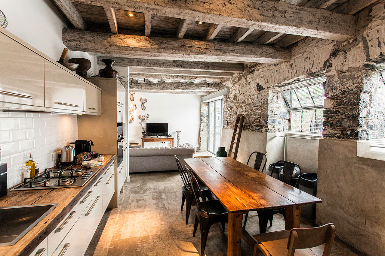 Luxury Holiday Home Kitchen and Dining area